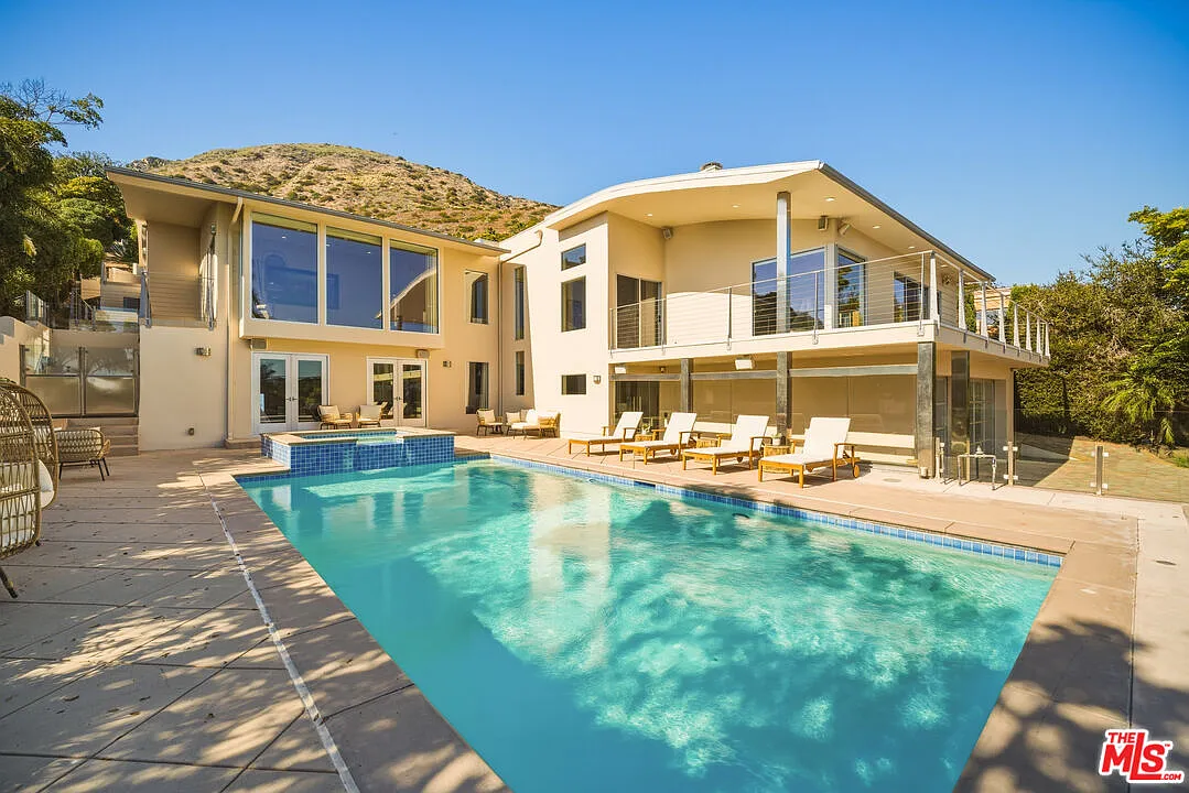 5 bed, 6.0 bath, 6412 sqft, $29,500 — Photo 1