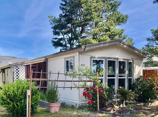 1717 N Siano Loop, Florence, OR 97439