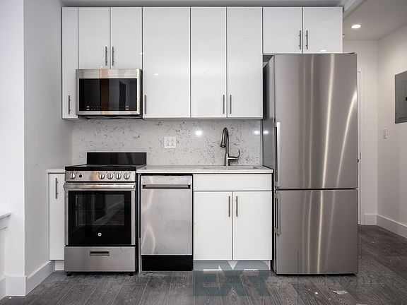 2nd image of 402 E 136th St APT 3