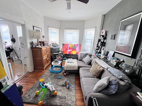 5th image of 3401 N Damen Ave APT 2R