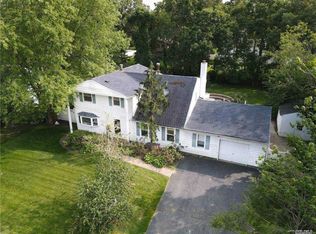 6 Duck Hill Rd, Coram, NY 11727