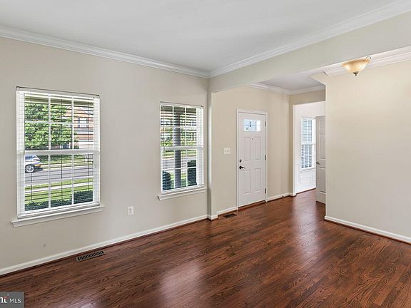 5th image of 9 Wildwood Pl