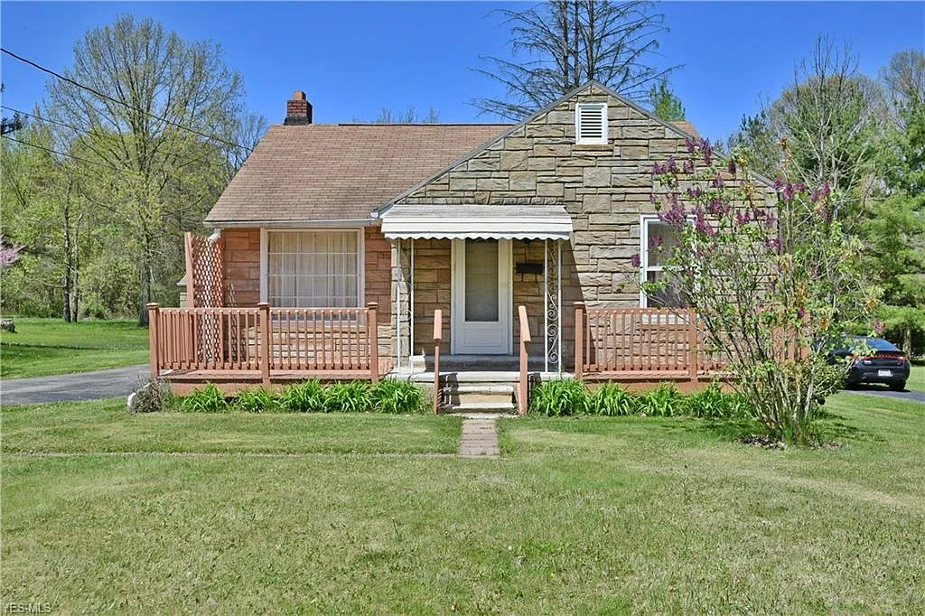 884 Indianola Rd photo 1