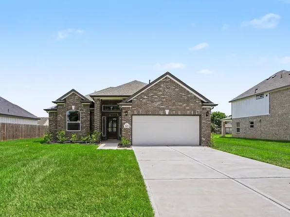 229 Crestview Dr, West Columbia, TX 77486