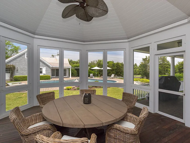 4 Hobart Ln — Photo 23