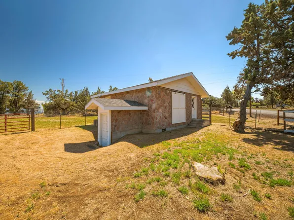3890 NW 25th St, Redmond, OR 97756