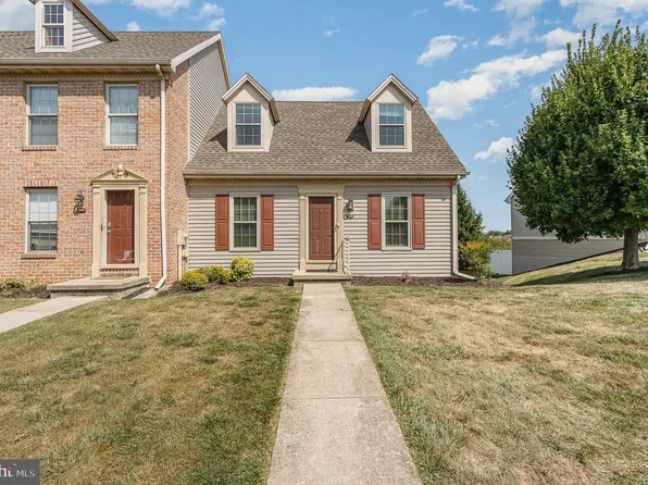 153 Crown Pointe Dr, York, PA 17402