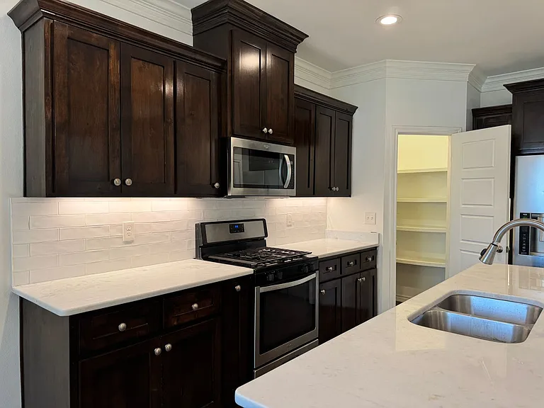 3704-3784 Cottage Park Cir — Photo 13