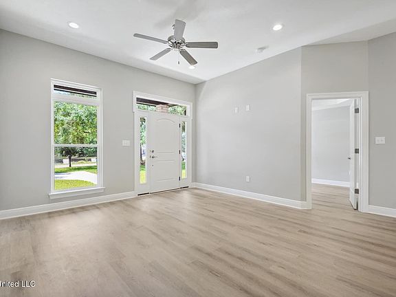 4th image of 19663 Wallace Way