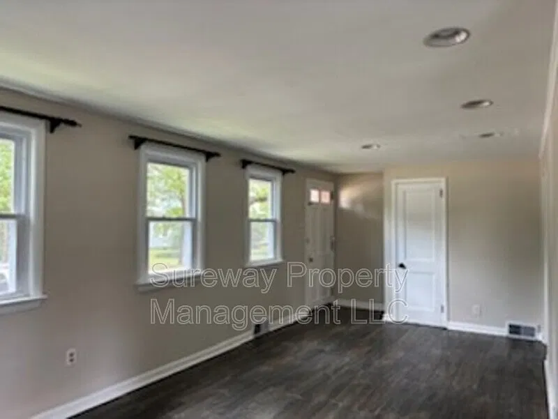 2 bed, 1.0 bath, 800 sqft, $2,000 — Photo 3