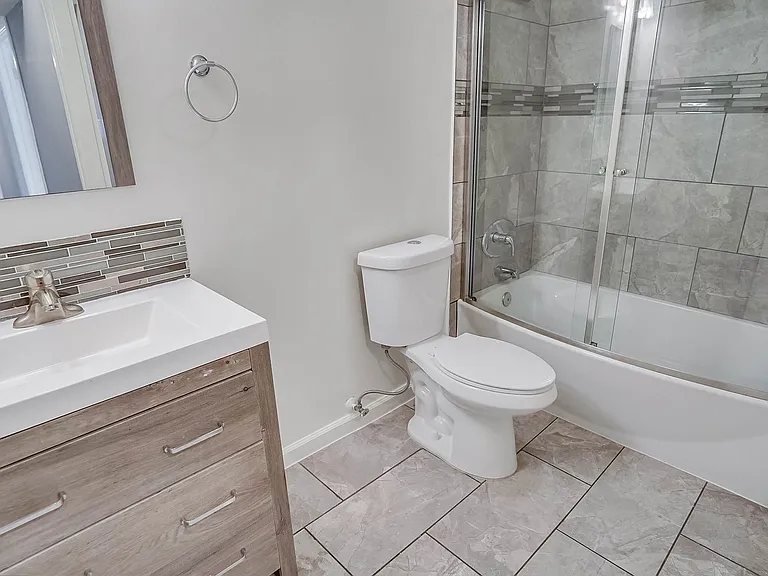 821 N. Austin Ave — Photo 9