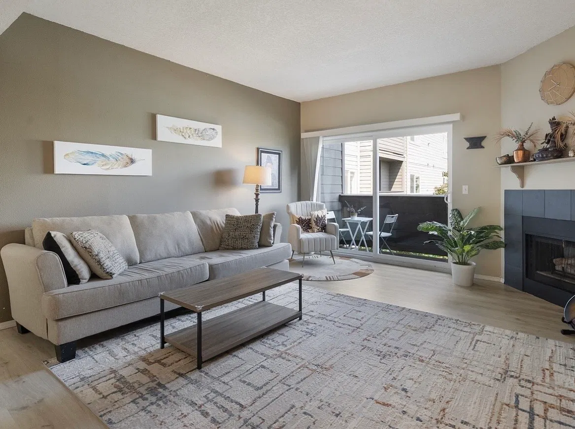 2 bed, 1123 sqft, $2,400 — Photo 2
