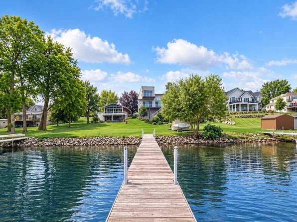 224 W Lake St, Waconia, MN 55387