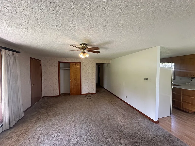 33 W Evergreen Dr — Photo 15