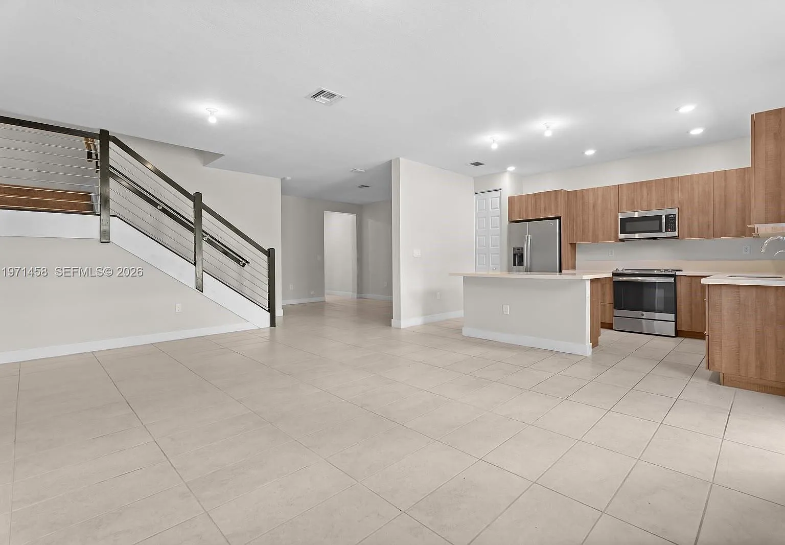 4 bed, 3.5 bath, 2020 sqft, $4,500 — Photo 4