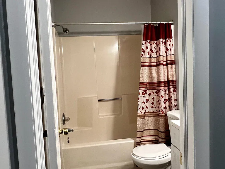 439 E Lake Cir — Photo 13
