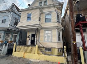 22 Pennington St, Paterson, NJ