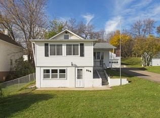 934 Walnut Ct, Chaska, MN 55318