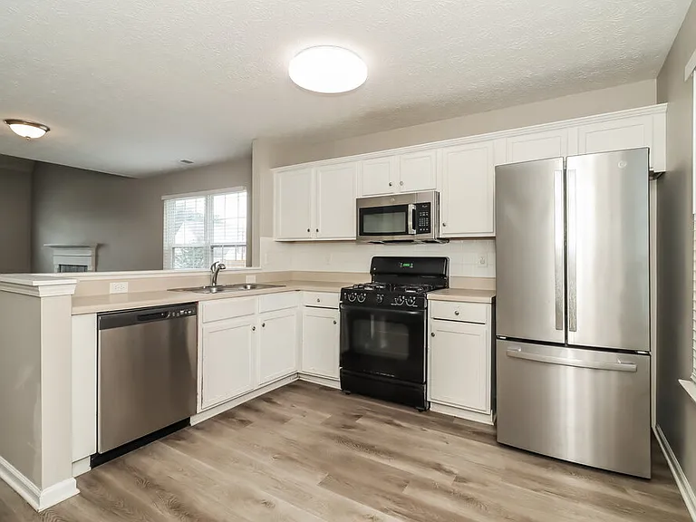 100 Saint Ann Cir — Photo 9
