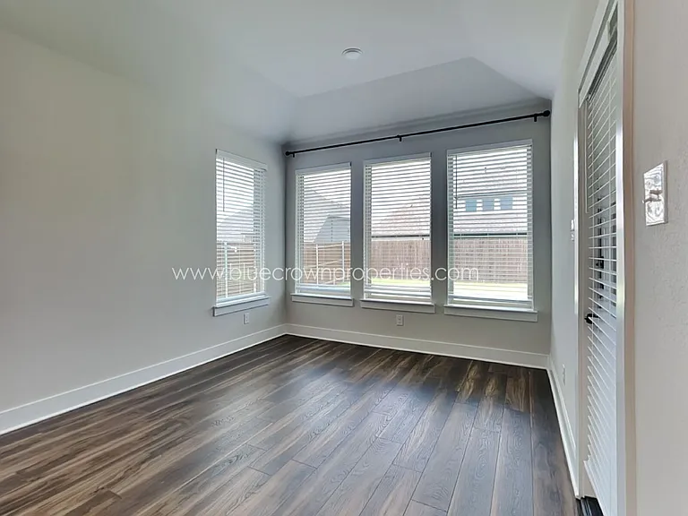 606 Taylor Dr — Photo 5