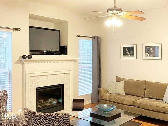 3rd image of 4641 Parkway Cir