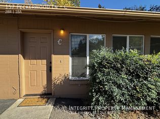 157 Peckerwood Ln #C, Grants Pass, OR 97527