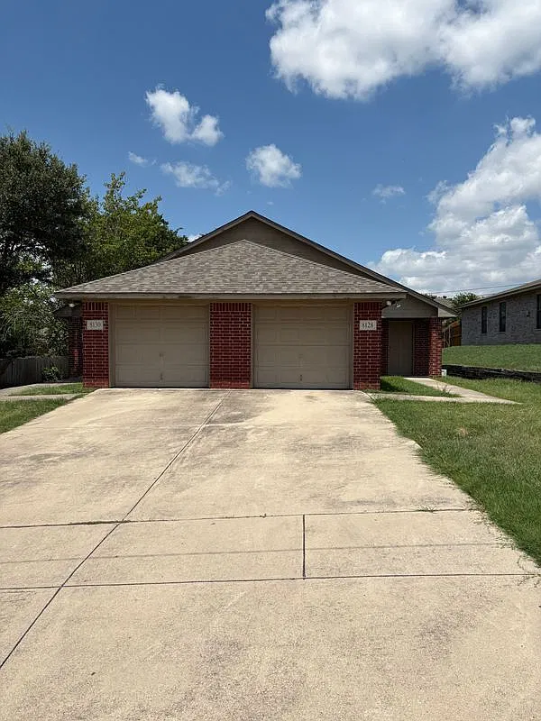 3 bed, 2.0 bath, 1094 sqft, $1,550 — Photo 2