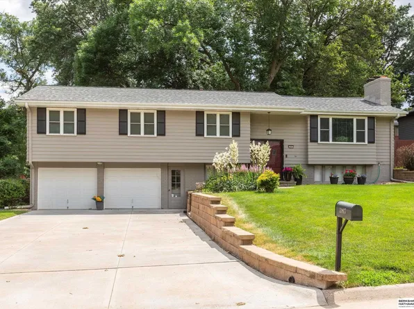 11817 Cedar St, Omaha, NE 68144