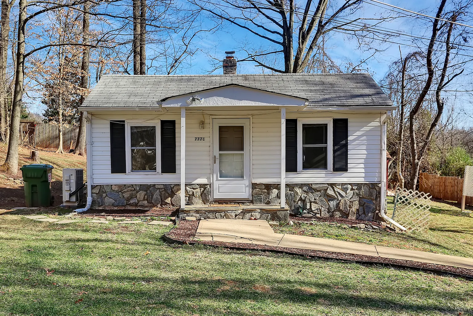 7771 Oak St photo 1