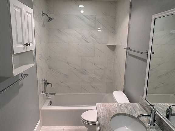 5th image of 13632 Flagstone Ln