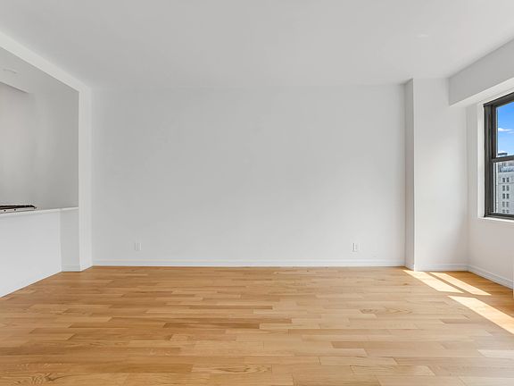 4th image of 7 E 14th St APT 1607