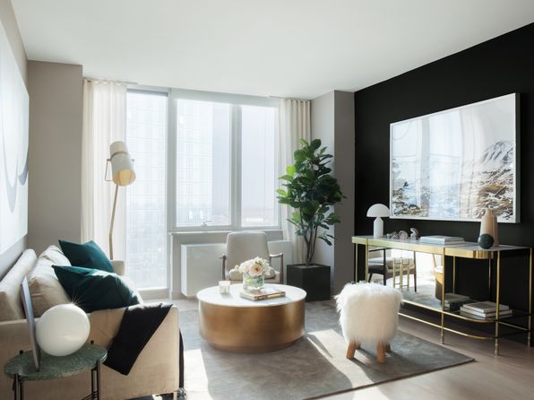 2840 Jackson Ave #8H