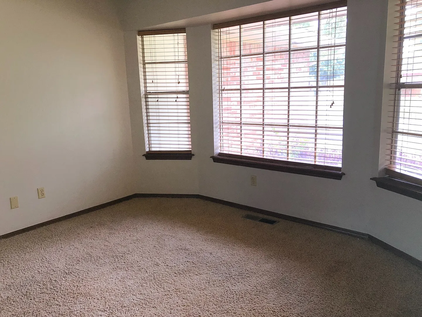 Edmond Schools, Lawn Care Included - Great Home — Photo 4