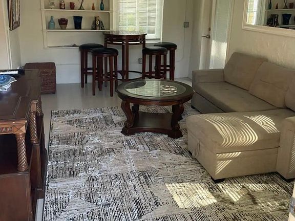 3rd image of 1266 Idlewild Dr #B