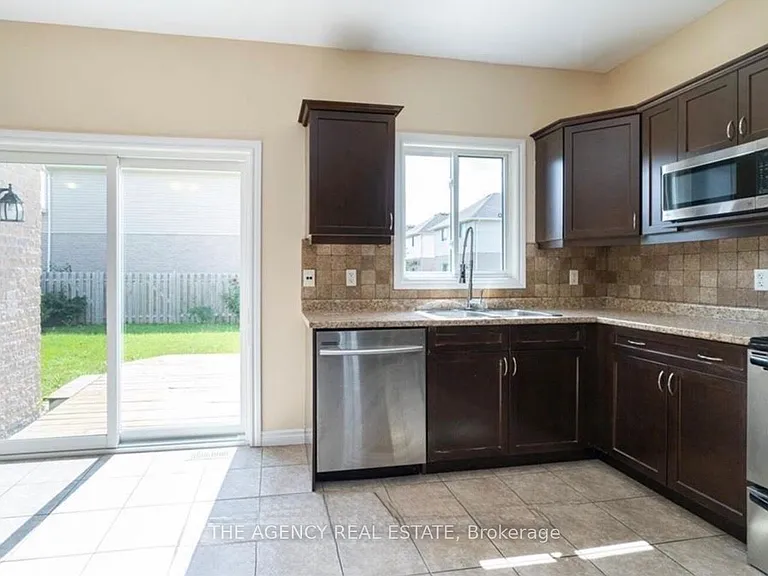 960 Bitterbush Cres #30 — Photo 9