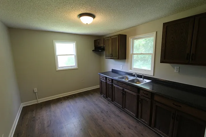 442 Hall St — Photo 13