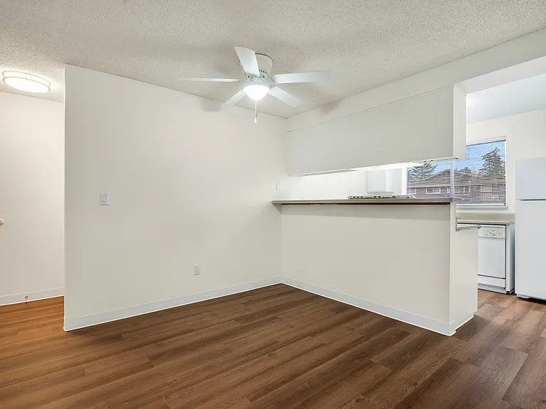 Crystal Springs Apartments — Photo 68