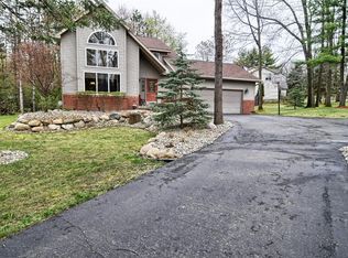 11125 Whispering Ridge Trl, Fenton, MI 48430