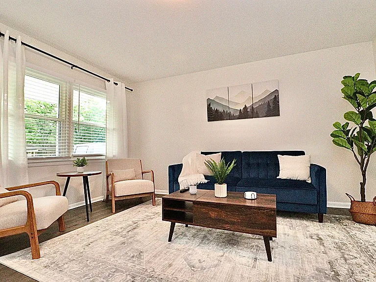 2402 Deborah Dr — Photo 1