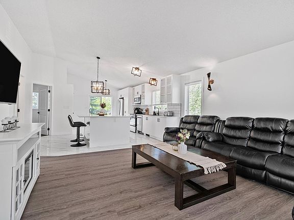 2nd image of 1 Hunt Ct