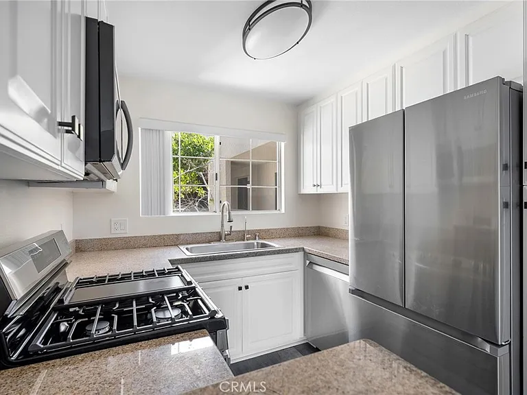 5565 Canoga Ave #307 — Photo 14