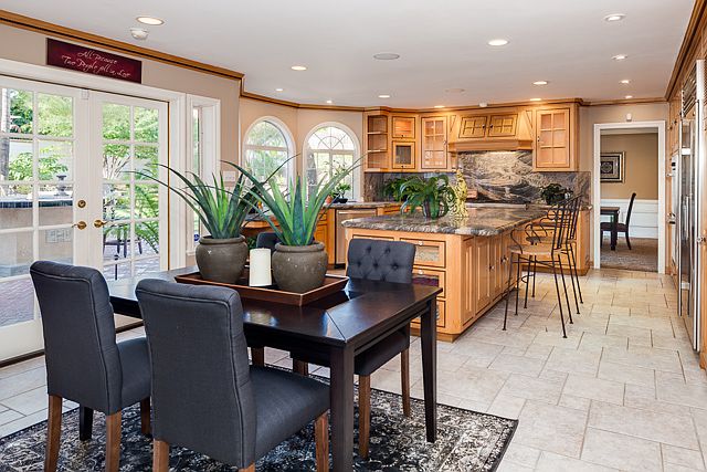 DREAM ISLAND KITCHEN