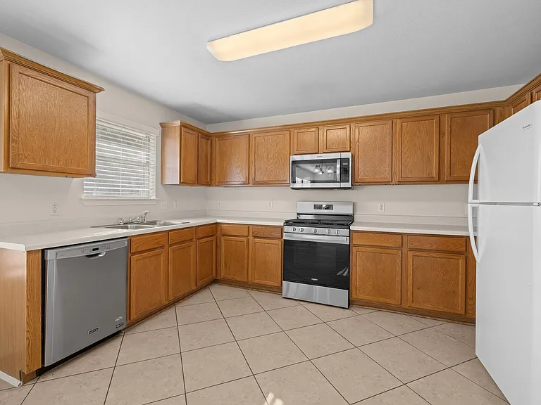 3410 Flowstone Ln — Photo 9