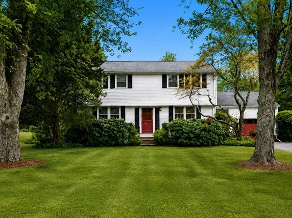 4 Heard Dr, Ipswich, MA 01938