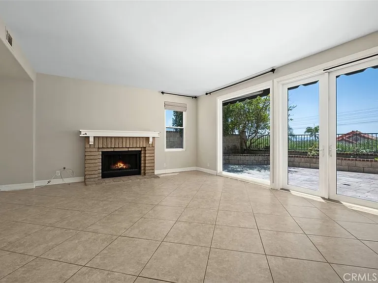 22481 Ivy Rdg — Photo 12
