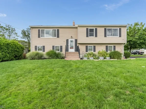 221 Fucillo St, Manville Boro, NJ 08835