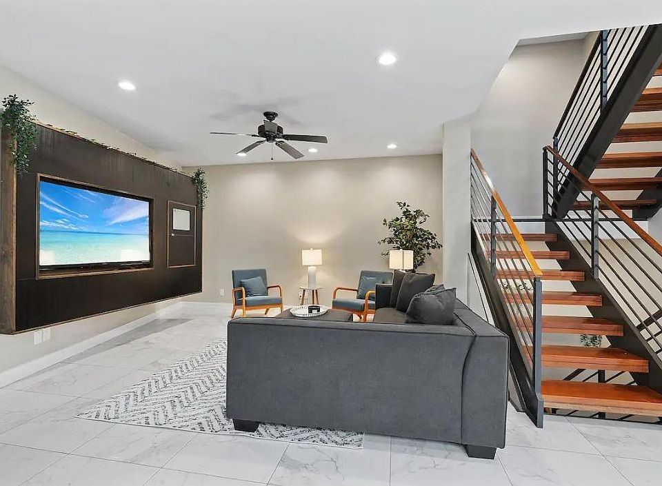 1st image of 813 N Orianna St #3
