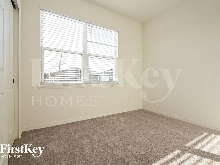 209 Windsor Reserve Dr — Photo 12