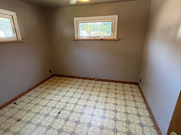 5th image of 3168 Pulaski St