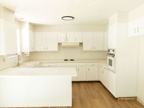 2nd image of 916 S 6800 E